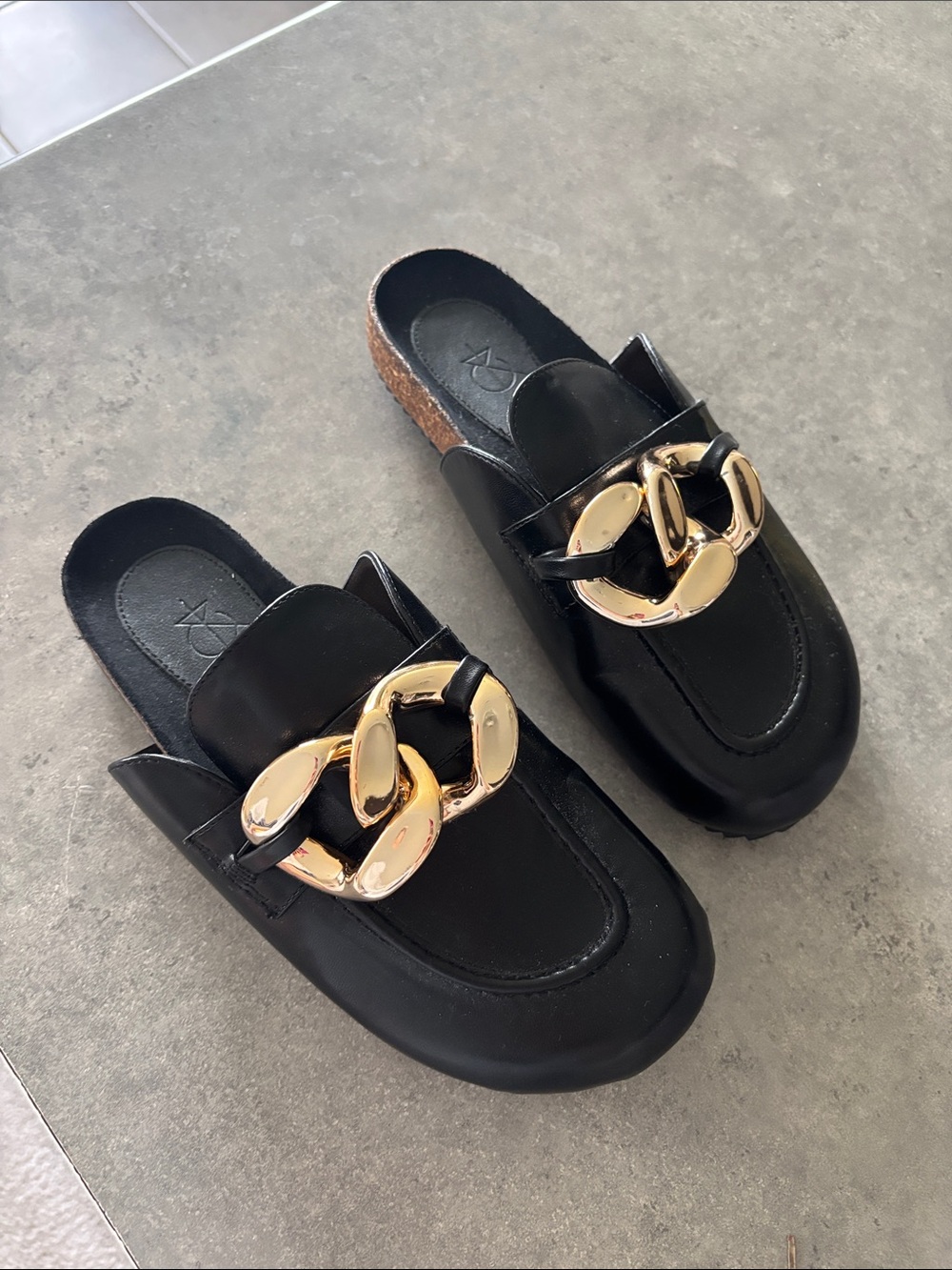 New！urban outfitters Black Chain-Embellished Slip-On Mules